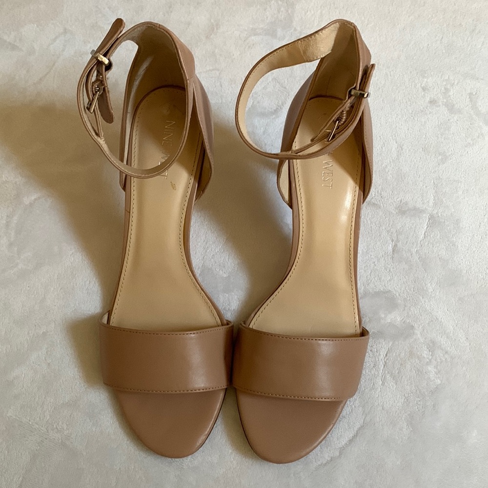 Nine West tan heel
